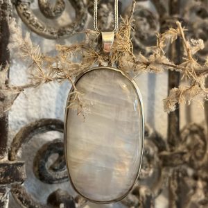 Maansteen statement hanger
